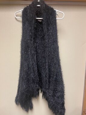 Donna Diosa Black Fuzzy Open Cardigan Vest